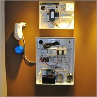 Блоки охранной сигнализации с уведомлением через СМС и управления электроприборами с телефона